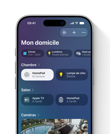 L’écran d’un iPhone affiche l’app Domicile, vue Mon domicile, vignettes d’accessoires pour la chambre et le salon comprenant des lumières et des haut-parleurs HomePod