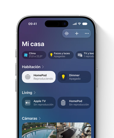 La pantalla de un iPhone muestra la app Casa, la vista Mi Casa, y tiles de accesorios de los dormitorios y la sala, como luces y parlantes HomePod