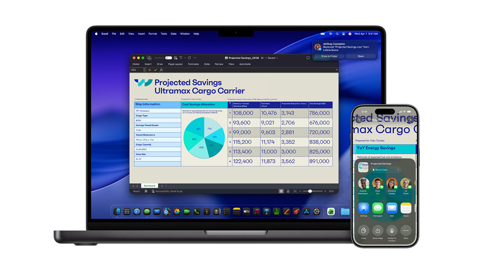 Een Mac en iPhone met een Excel-document. Op de Mac staat de macOS Tahoe-schermbeveiliging op de achtergrond.