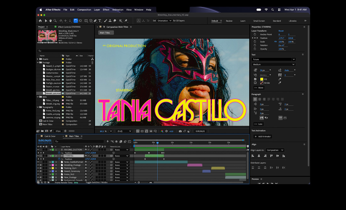 MacBook Pro, After Effects, tekstikortissa lukee: Alkuperäistuotanto, Pääosassa Tania Castillo, taustalla pinkkiin ja siniseen luchador-naamioon pukeutuneen painijan kuvan, Ominaisuudet-paneeli ja aikajana näkyvillä