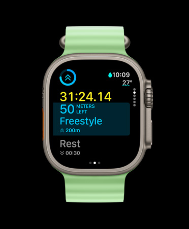 Apple Watch Ultra 3, φυσικό χρώμα, κάσα από τιτάνιο, app Προπόνηση, κάρτα προσαρμοσμένης προπόνησης, προβολή Επόμενο, πράσινο νέον λουράκι Ocean Band