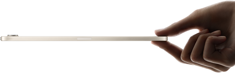 iPad mini kézben tartva, oldalnézetből, vékony és könnyű kialakítással