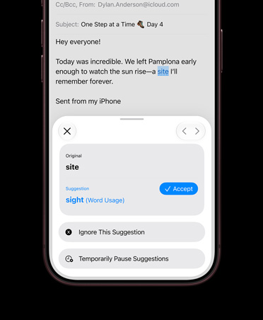iPhone 18 Pro, color borgoña, la pantalla muestra a Siri&nbsp;AI revisando un email en la app Mail