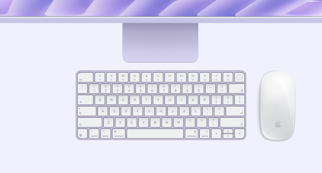 iMac i lilla vist ovenfra med Magic Mouse og Magic Keyboard med Touch ID
