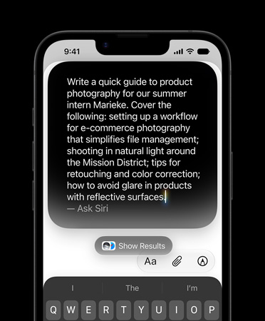 iPhone 17e 화면에 Siri로 글쓰기 기능을 통해 초안을 작성하기 위한 상세 프롬프트가 표시되어 있습니다