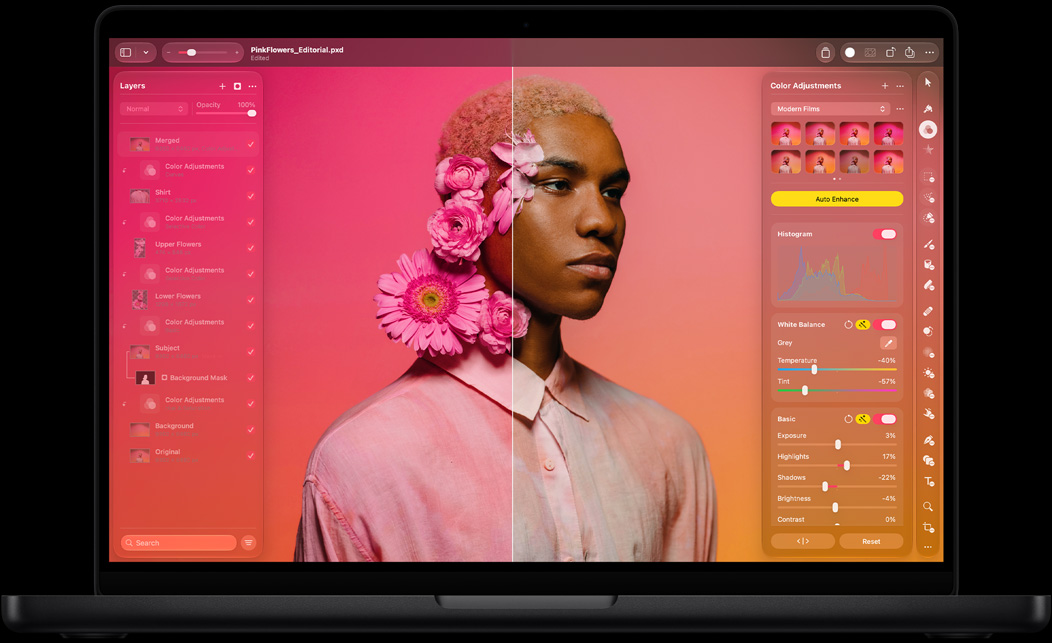 Ein Display zeigt Pixelmator Pro, geteiltes Vorher-Nachher-Porträt, rosa Blumen in den Haaren der Person, linke Seite mit kräftigen Pinktönen, rechte Seite mit neutralen Tönen, linke Seite mit Ebenenpanel, rechte Seite mit Farbkorrekturen