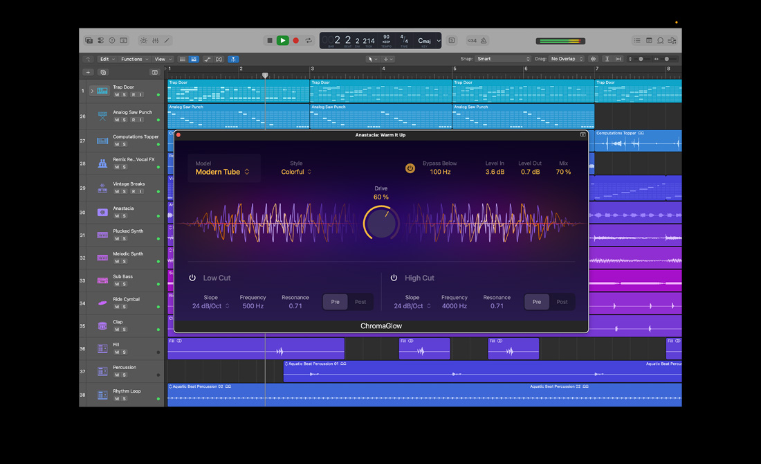 MacBook Pro, Logic Pro, mehrfarbige Audiospuren, Fenster des ChromaGlow Plug‑ins geöffnet, Modell: Modern Tube, Stil: Colorful, Kreis am Regler auf 60 Prozent eingestellt