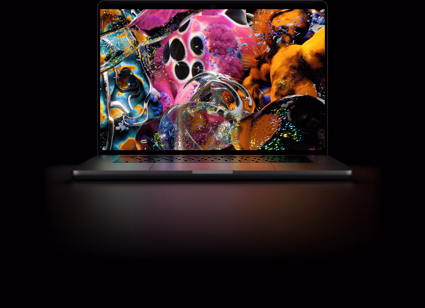 MacBook Pro mit PROLED XDR Display, Farbe Space Schwarz, das Display zeigt ein detailliertes Bild mit hohem Kontrast und lebendigen Farben, der Bildschirm beleuchtet die Tastatur