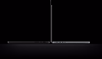 16 Zoll MacBook Pro mit PROLED XDR Display neben einem 14 Zoll Modell zeigt das dünne Profil